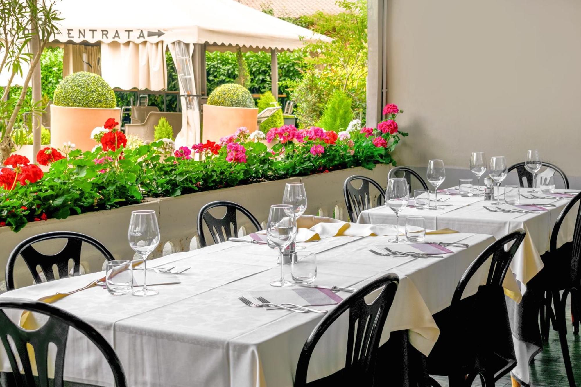Hotel Falco D'Oro 토얼 외부 사진