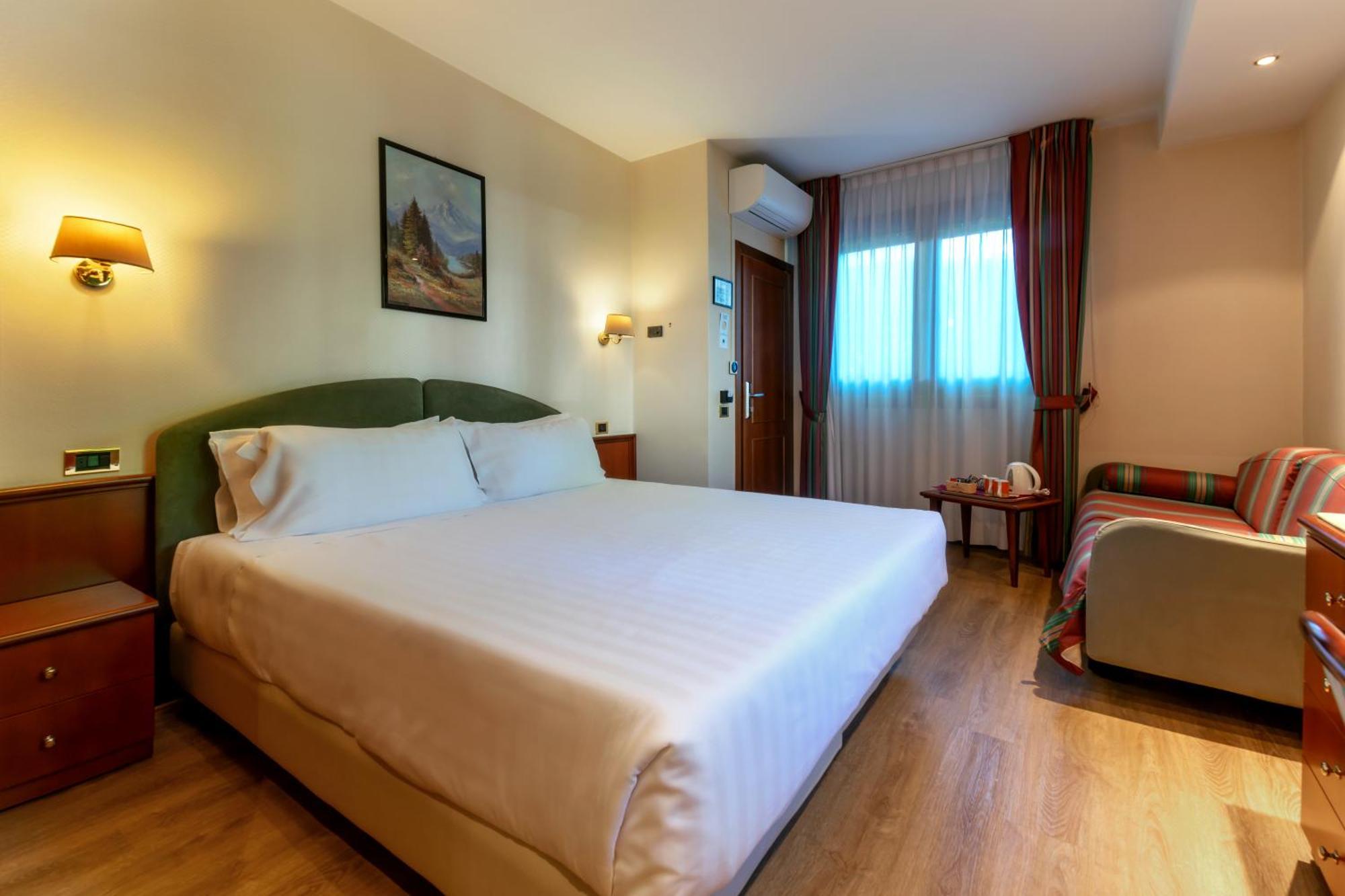 Hotel Falco D'Oro 토얼 외부 사진