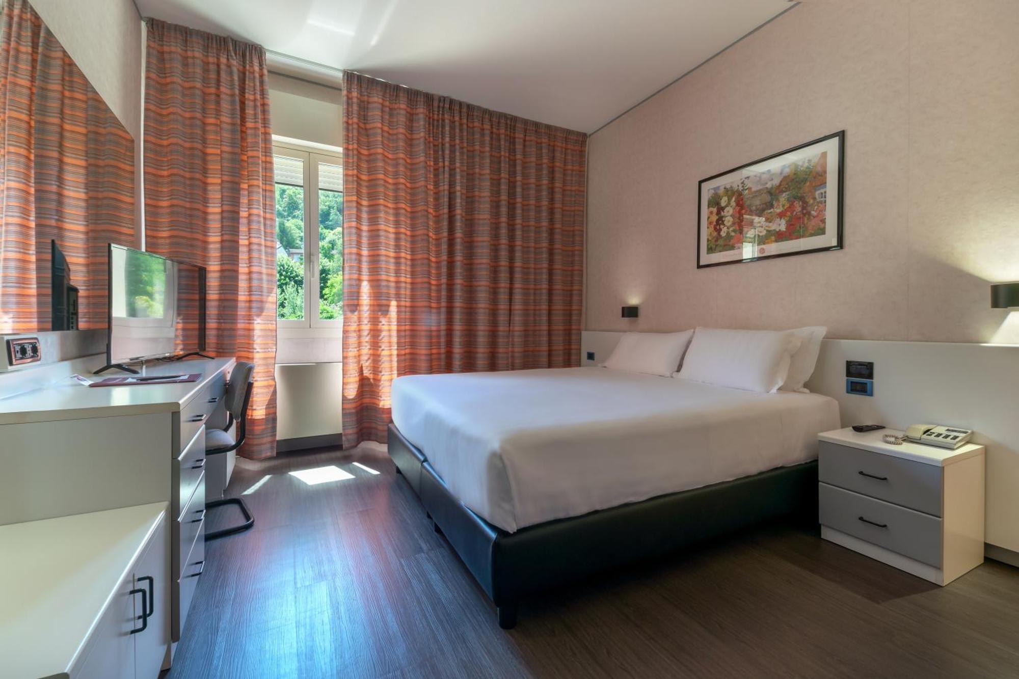 Hotel Falco D'Oro 토얼 외부 사진
