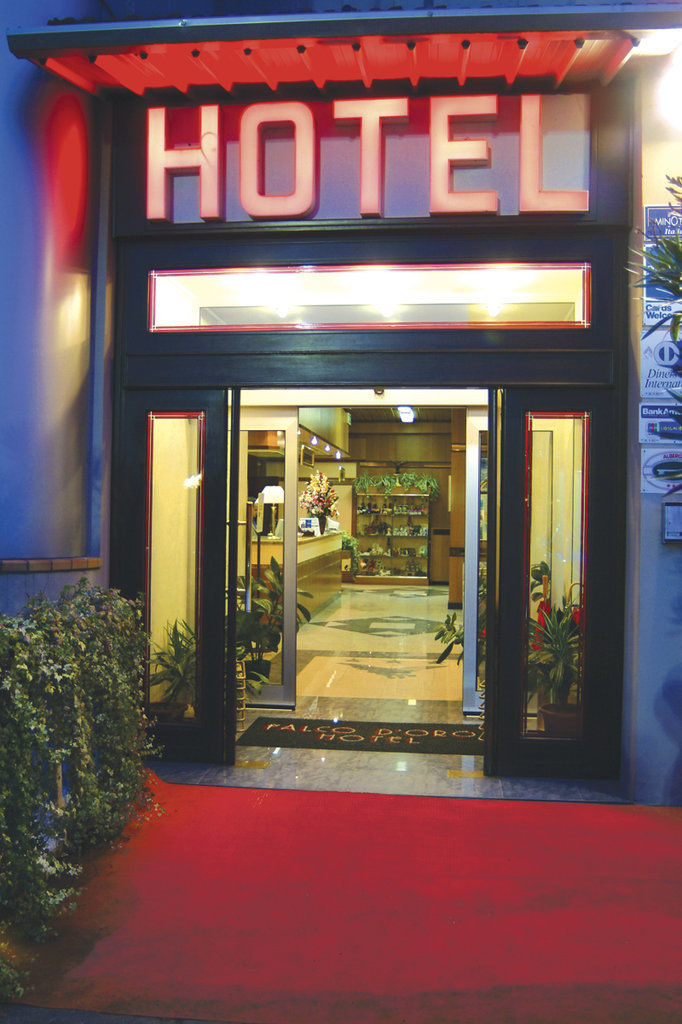 Hotel Falco D'Oro 토얼 외부 사진