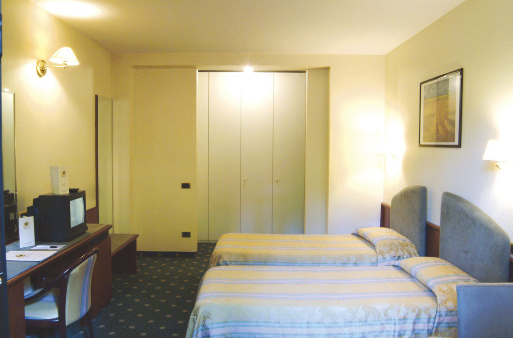 Hotel Falco D'Oro 토얼 객실 사진